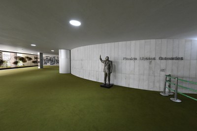 O Salão Verde é um espaço de circulação da Câmara dos Deputados, onde encontram-se a entrada principal do Plenário Ulysses Guimarães e marcantes obras de arte.