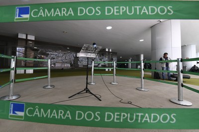 Posto de maneira fixa no Salão Verde, é destinado ao Presidente da Câmara e demais deputados a proferirem seus pronunciamentos.