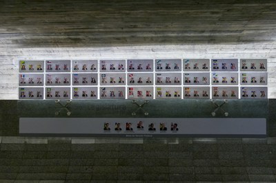 No Túnel do Tempo, há um painel que mostra a composição atual dos 81 senadores que compõe a 57° legislatura do Senado Federal.