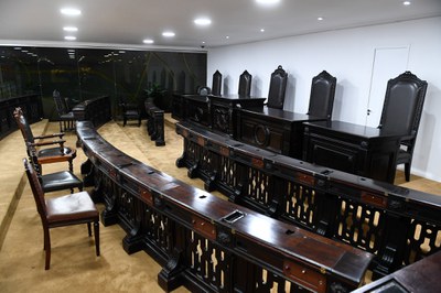 Chamada de Plenarinho, é uma exposição que mostra o mobiliário utilizado nas antigas sedes do Senado Federal.